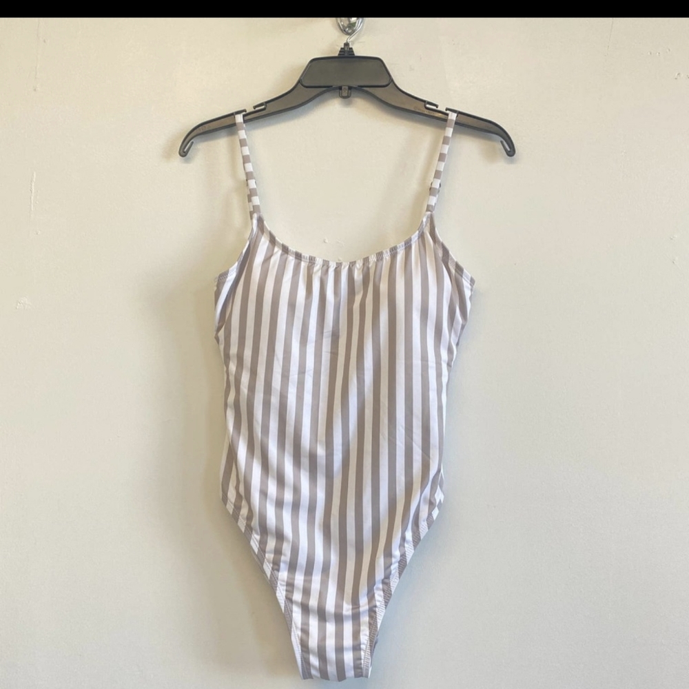 Andie Vertical Striped Laguna Backless One Piece Swimsuit Size M NWT Dove Stripe
